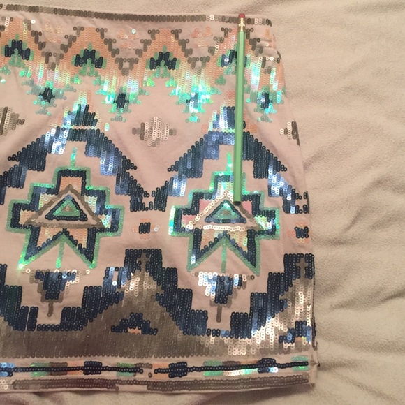 Express size small sequin skirt. Aztec. Size small - Picture 4 of 4